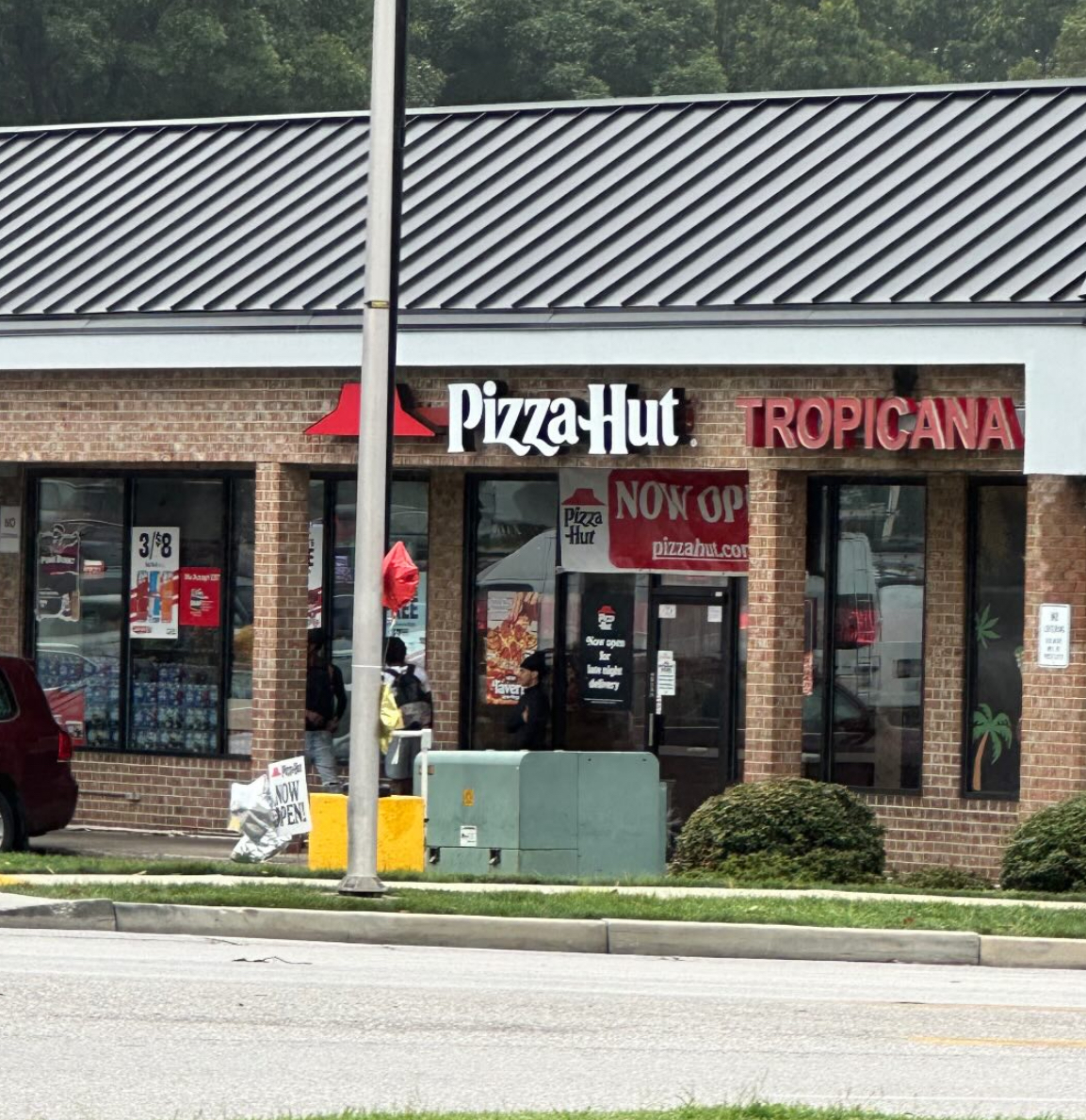 Pizza Hut Officially Returns to Briggs Chaney - The MoCo Show